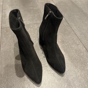 La Canadienne Black suede ankle boots NWOB